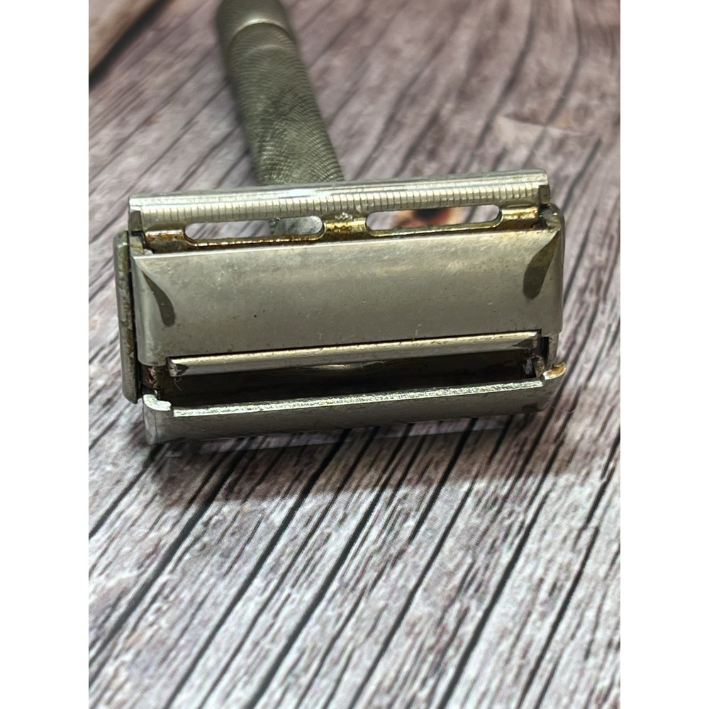 Gillette 40s Style Super Speed VTG DE Safety Razor TTO Notched Center No Date - Picture 4 of 7